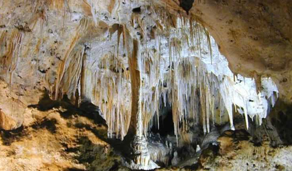 Alfred-caves